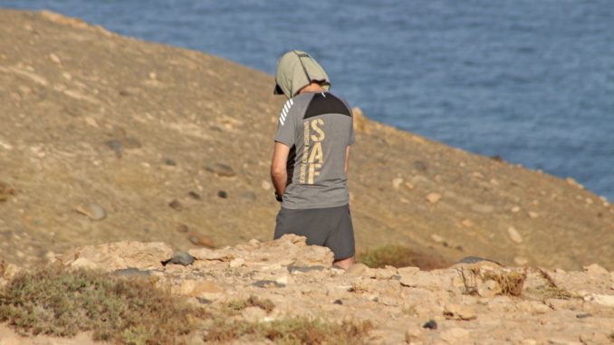 hombre haciendo pis 1