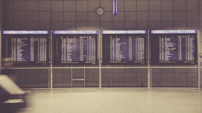 airport-594208_1920