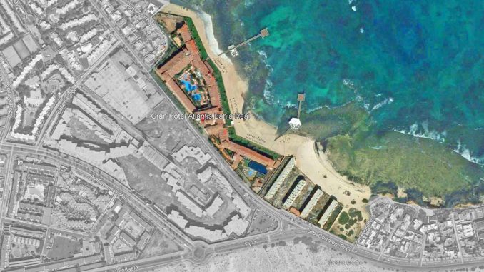 Corralejo / Fuerteventura. Das Atlantis Bahia Real liegt direkt neben der Ruine des Las Agujas