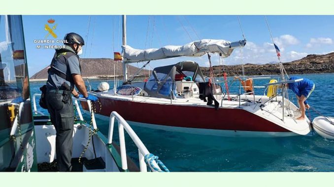Guardia_Civil_Yacht_Lobos