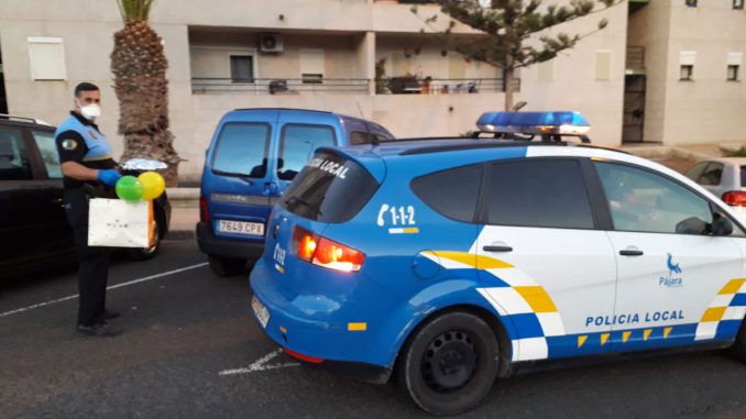 Wenn die Guardia Civil auf Fuerteventura für Dich einkaufen geht 1 Policia Local bringt Geburtstagskit web