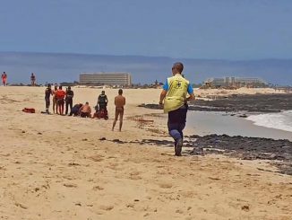 Toter ab Strand von Corralejo w