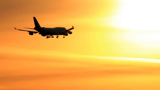 Flugzeug-Sonnenuntergang