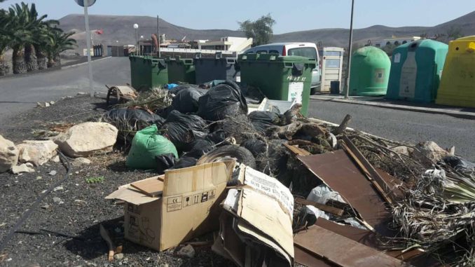 Müll-neben-Mülltonnen-in-La-Palred