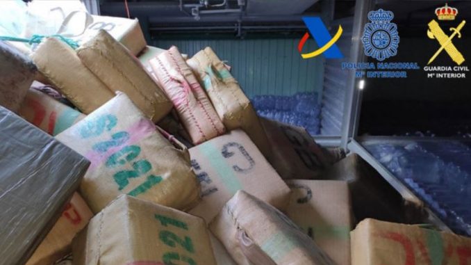 Fahndern geht dicker Fisch ins Netz: Fischerboot vor Fuerteventura mit 22 Tonnen Haschisch gestoppt 1 Drogenfund web