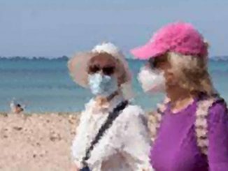 Masken am Strand
