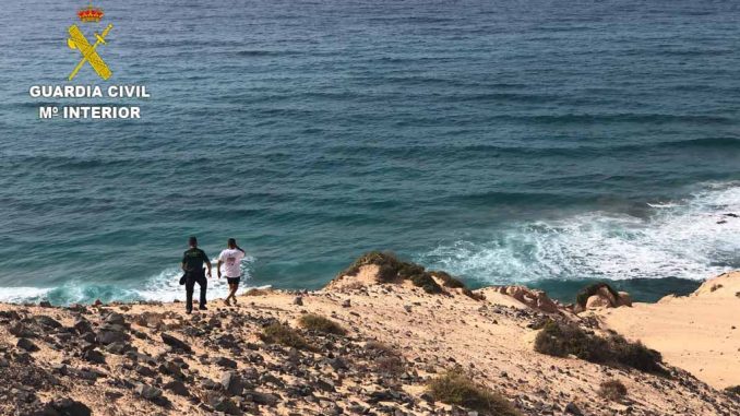 Guardia Civil rettet zwei dehydrierte Hunde an schwer zugänglichem Strand im Süden Fuerteventuras 1 Hunderettung Fuerteventura 2