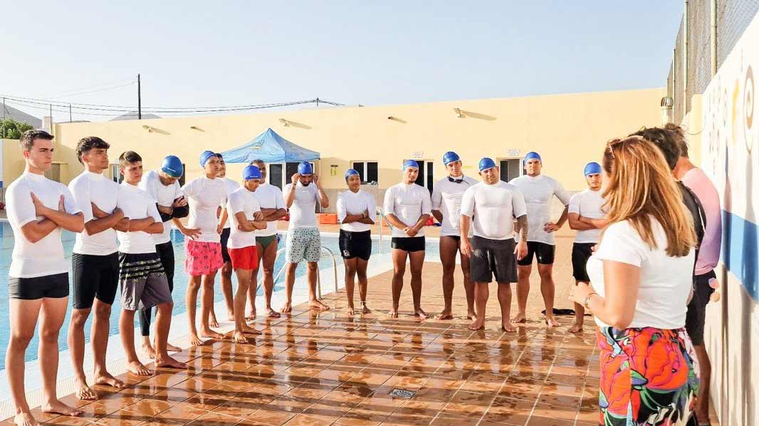 144 junge Erwachsene auf Fuerteventura absolvieren Ausbildung zum Rettungsschwimmer 2 Rettungsschwimmer Fuerteventura Pool