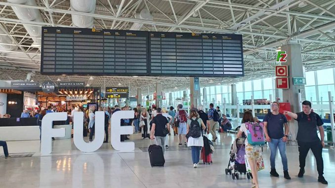 Anzeigentafeln-ausgefallen-Flughafen