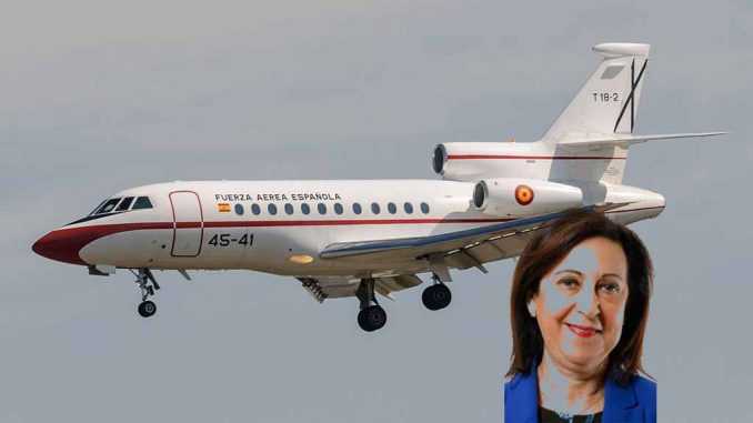 Robles-Falcon-Fuerteventura-Verteidigungsministerin