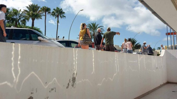 Junger Mann stürzt im Cosmo-Center im Süden von Fuerteventura 5 Meter in die Tiefe 2 Unfallrisiko Cosmo Shopping Center Jandia Fuerteventura 2