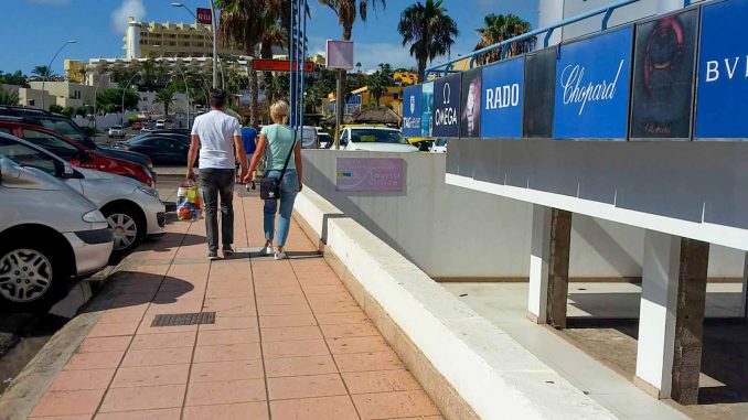 Junger Mann stürzt im Cosmo-Center im Süden von Fuerteventura 5 Meter in die Tiefe 1 Unfallrisiko Cosmo Shopping Center Jandia Fuerteventura