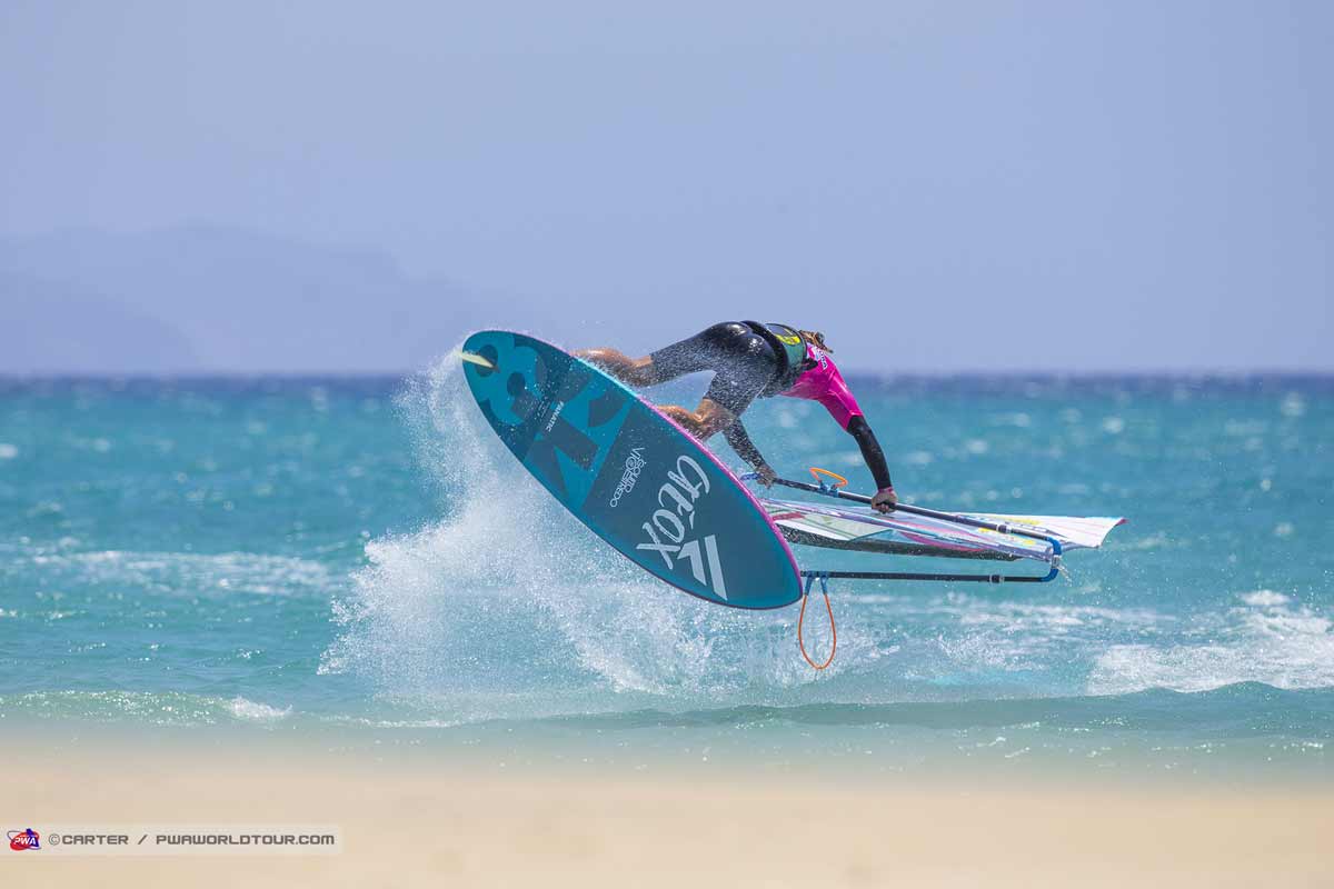 Windsurf World Cup Fuerteventura 2023 geht in den letzte Runde: spritzige Action beim Freestyle 3 Freestyle Action Fuerteventura World Cup 2023